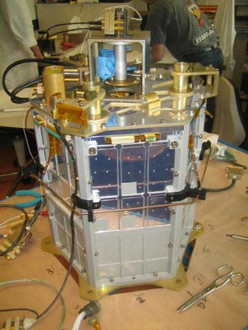 YES2 satellite hardware